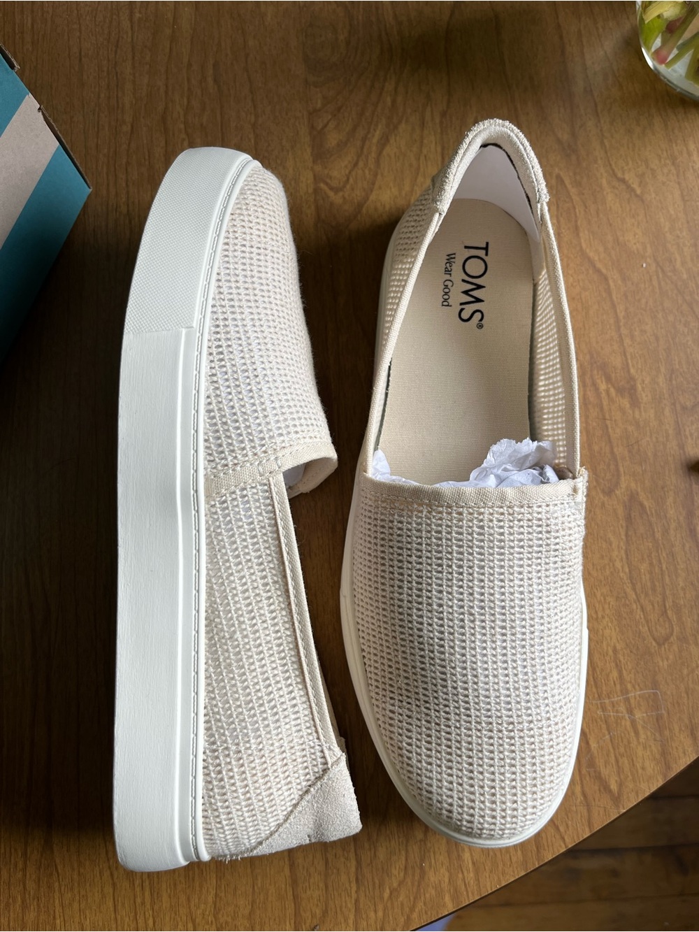 TOMS Women's Beige Knit Slip-On Sneakers NWT - Picture 2 of 5